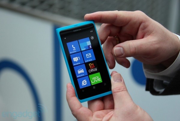 nokia lumia 800 windows phone