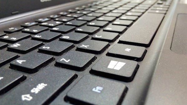 Foto che mostra la tastiera di un computer portatile