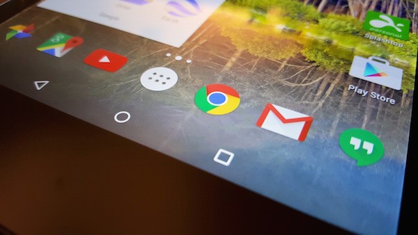 Foto che mostra la home screen di un tablet Android